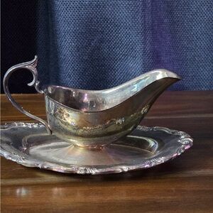 Elegant Silver Gravy Boat with Tray